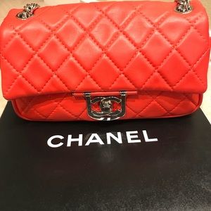 ❌SOLD❌100% AUTHENTIC CHANEL CLASSIC RED PURSE👜